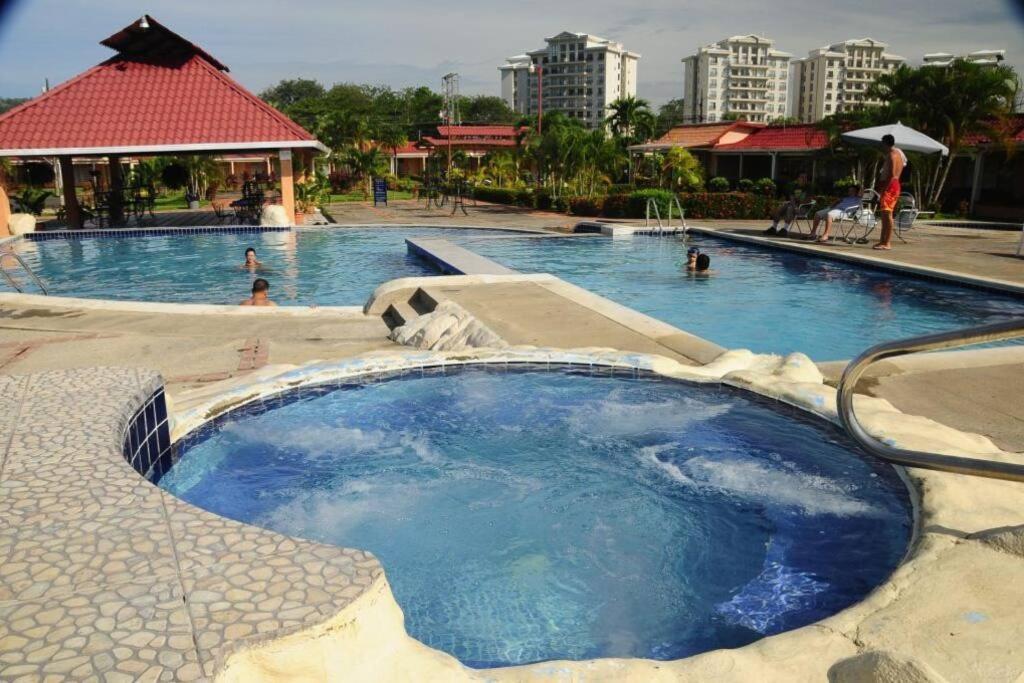 Bliss - 1br With Pool 2 Blocks From Ocean Villa
